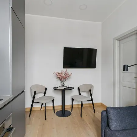 1br Centre Apartment, With Bath & Desk Riga