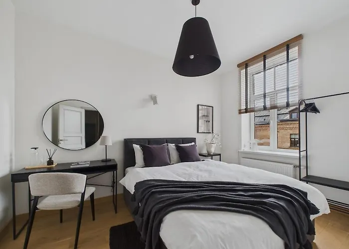 1br Centre Apartment, With Bath & Desk Riga