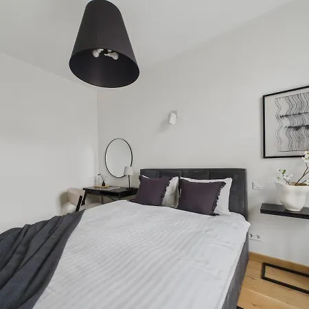 1br Centre Apartment, With Bath & Desk 아파트 리가