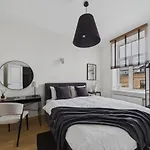 1br Centre Apartment, With Bath & Desk Riga